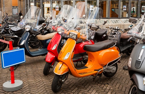Finden Sie eine günstige Rollerversicherung für Ihren Motorroller oder Leichtkraftroller